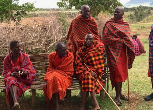 Het Masai-volk ontmoeten in het nationale reservaat Serengeti en Maasai Mara